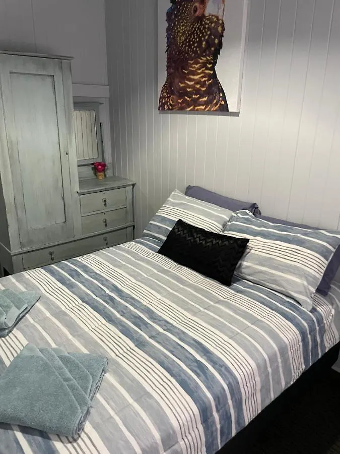 Grand Hotel Monto 0*,  Australia